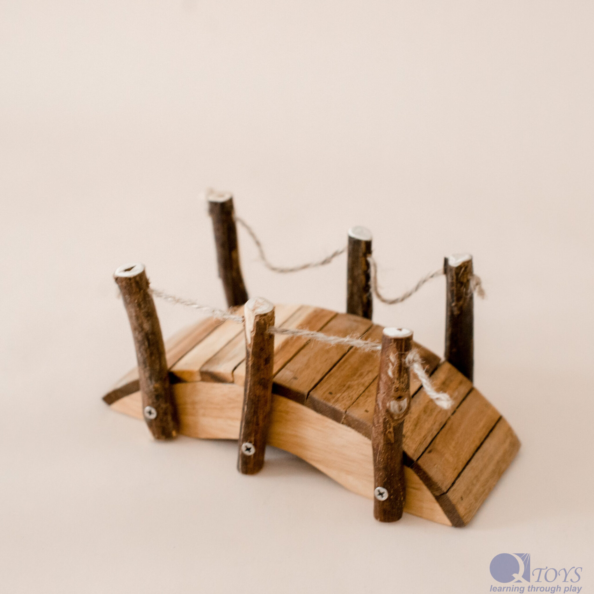 Natural Wooden Bridge-911